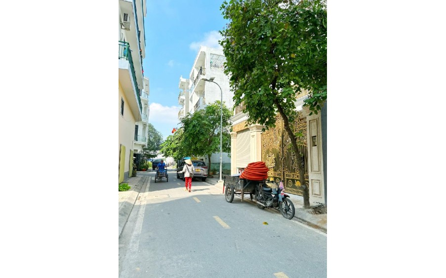 SÁT BÊN CHỢ - GẦN UỶ BAN PHƯỜNG BÌNH HƯNG HOÀ - QUỐC LỘ 1A - 54M2 - 4 TẦNG - ÔTÔ NGỦ TRONG NHÀ GIÁ 6.5 TỶ